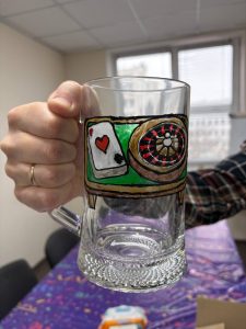 photo 2026 02 23 18 26 52 225x300 - Мастер-класс Роспись пивных кружек и бокалов