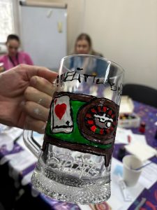 photo 2026 02 23 18 26 58 225x300 - Мастер-класс Роспись пивных кружек и бокалов