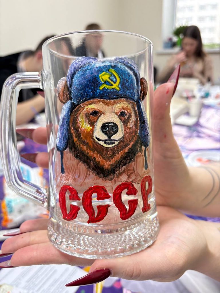 photo 2026 02 23 18 27 02 768x1024 - Мастер-класс Роспись пивных кружек и бокалов
